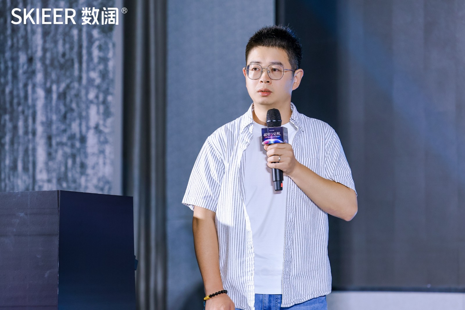 郑灿锋.jpg undefined